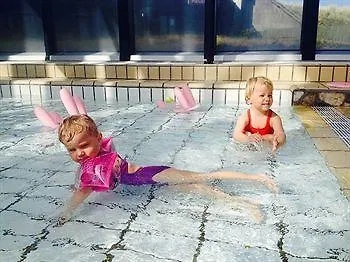 Holiday Center מלון *