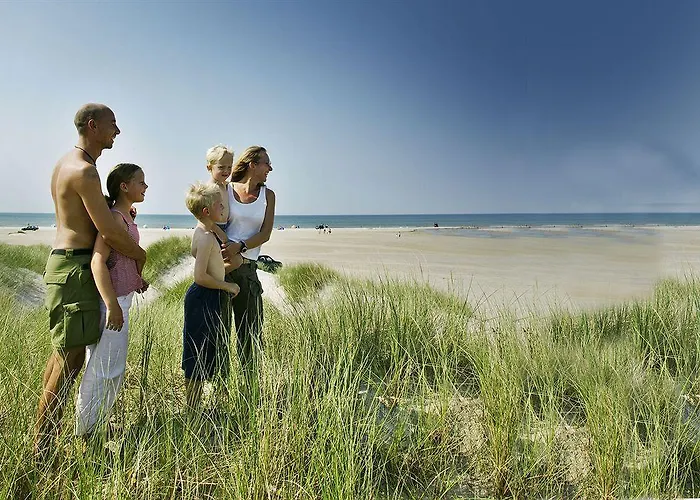 Holiday Center Hotel *